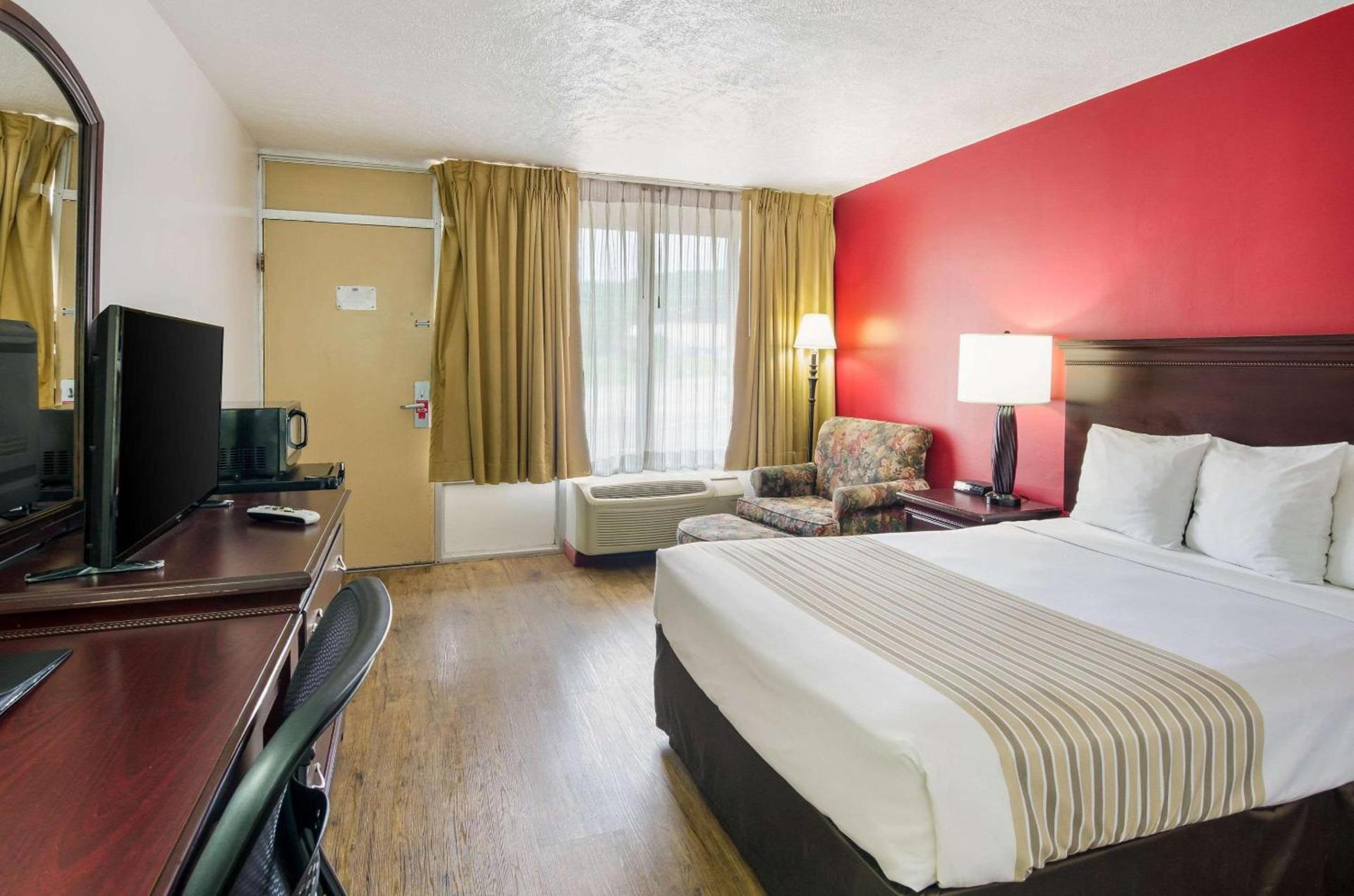 Econo Lodge Marion I-81 photo 25