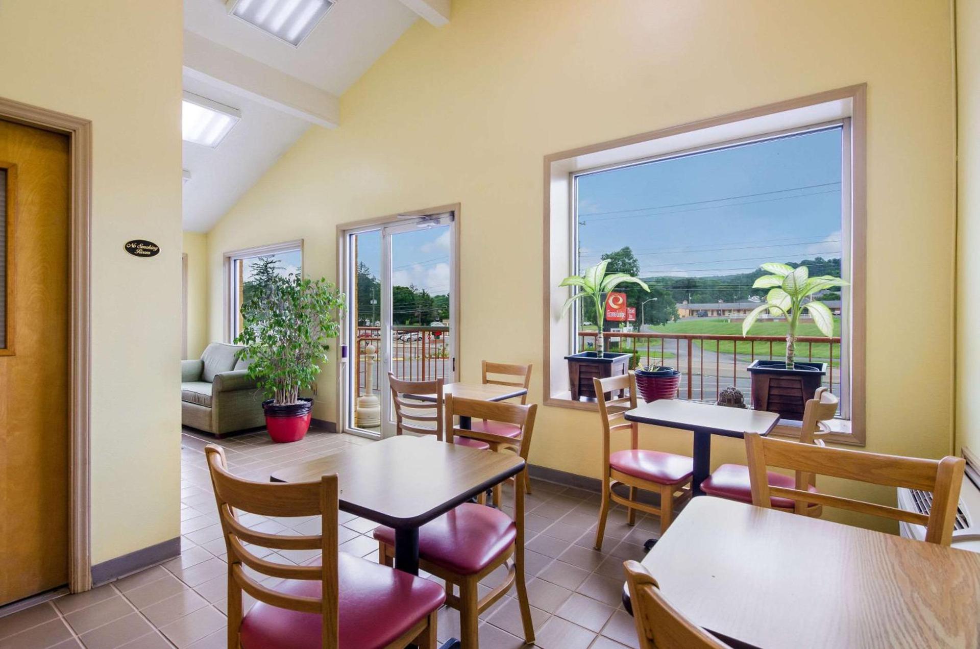 Econo Lodge Marion I-81 photo 26