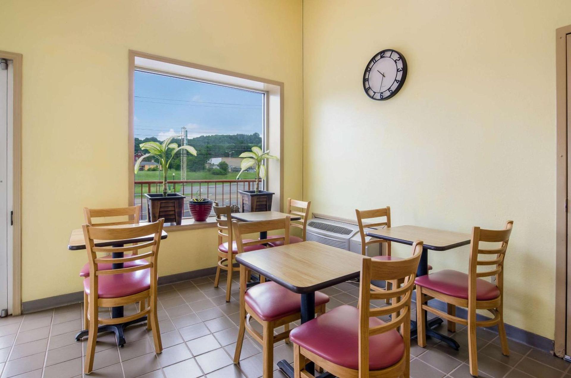 Econo Lodge Marion I-81 photo 27