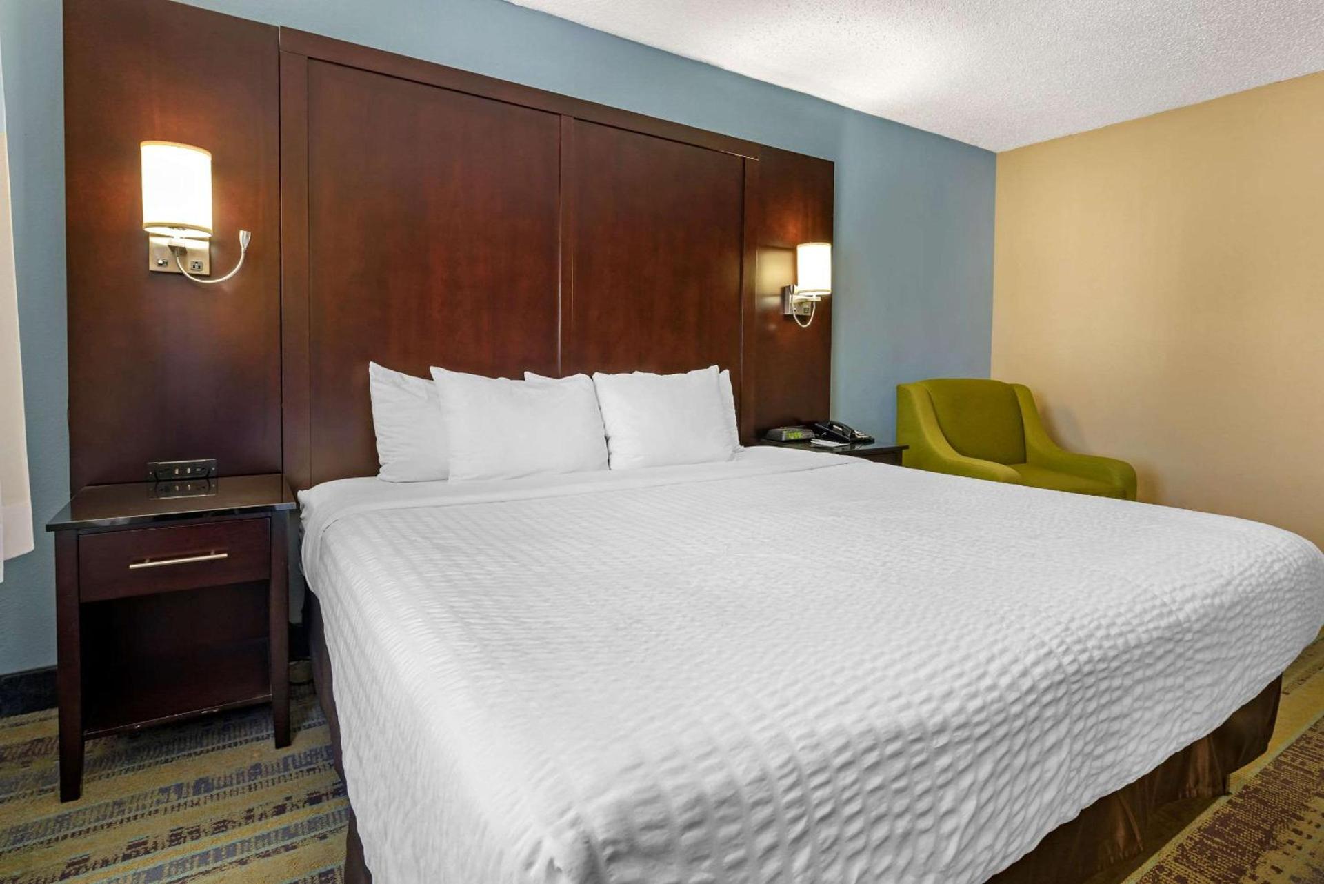 Clarion Hotel Conference Center Lexington North photo 4