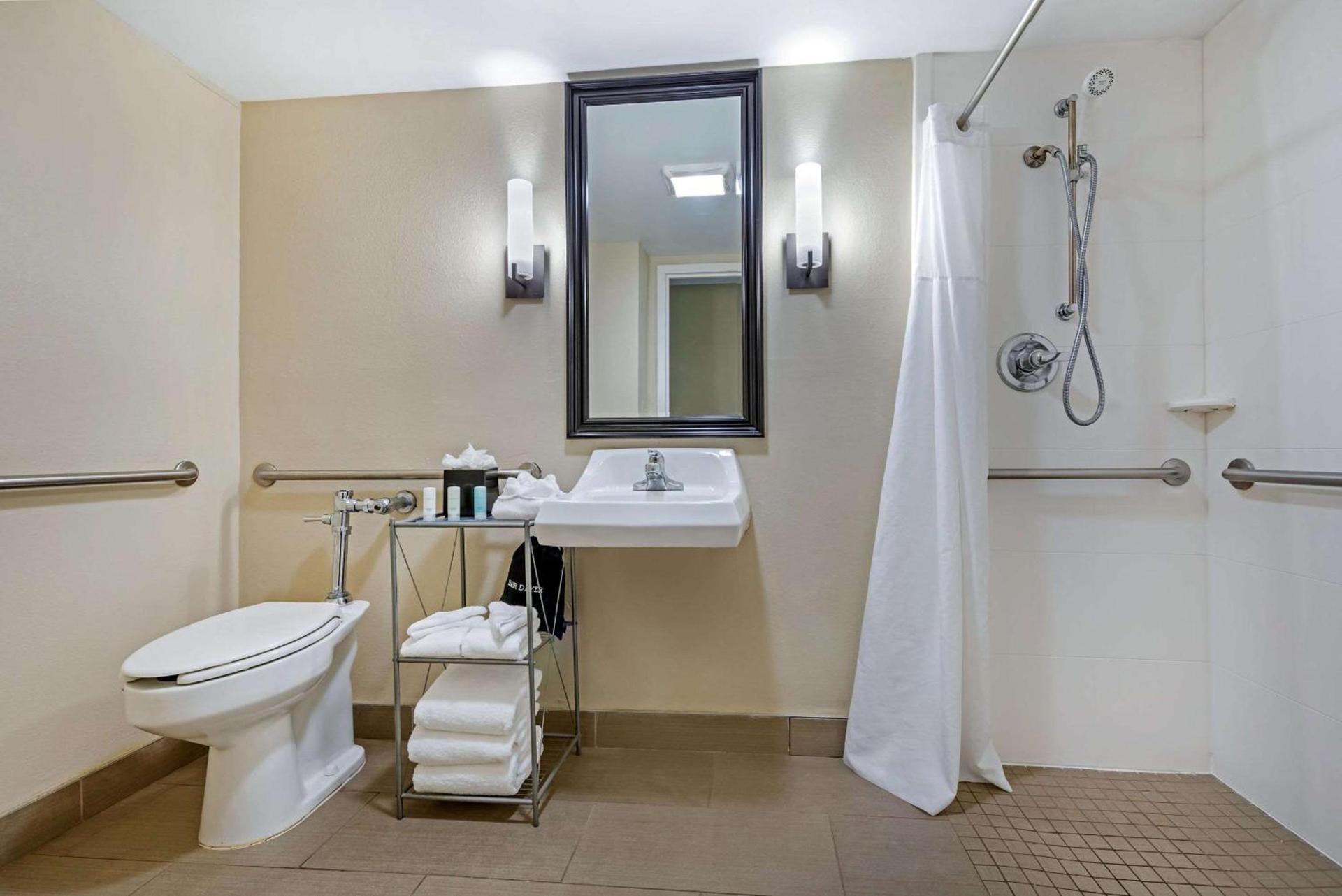 Clarion Hotel Conference Center Lexington North photo 6