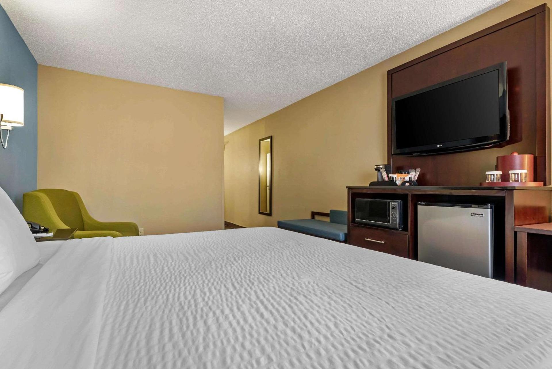 Clarion Hotel Conference Center Lexington North photo 5