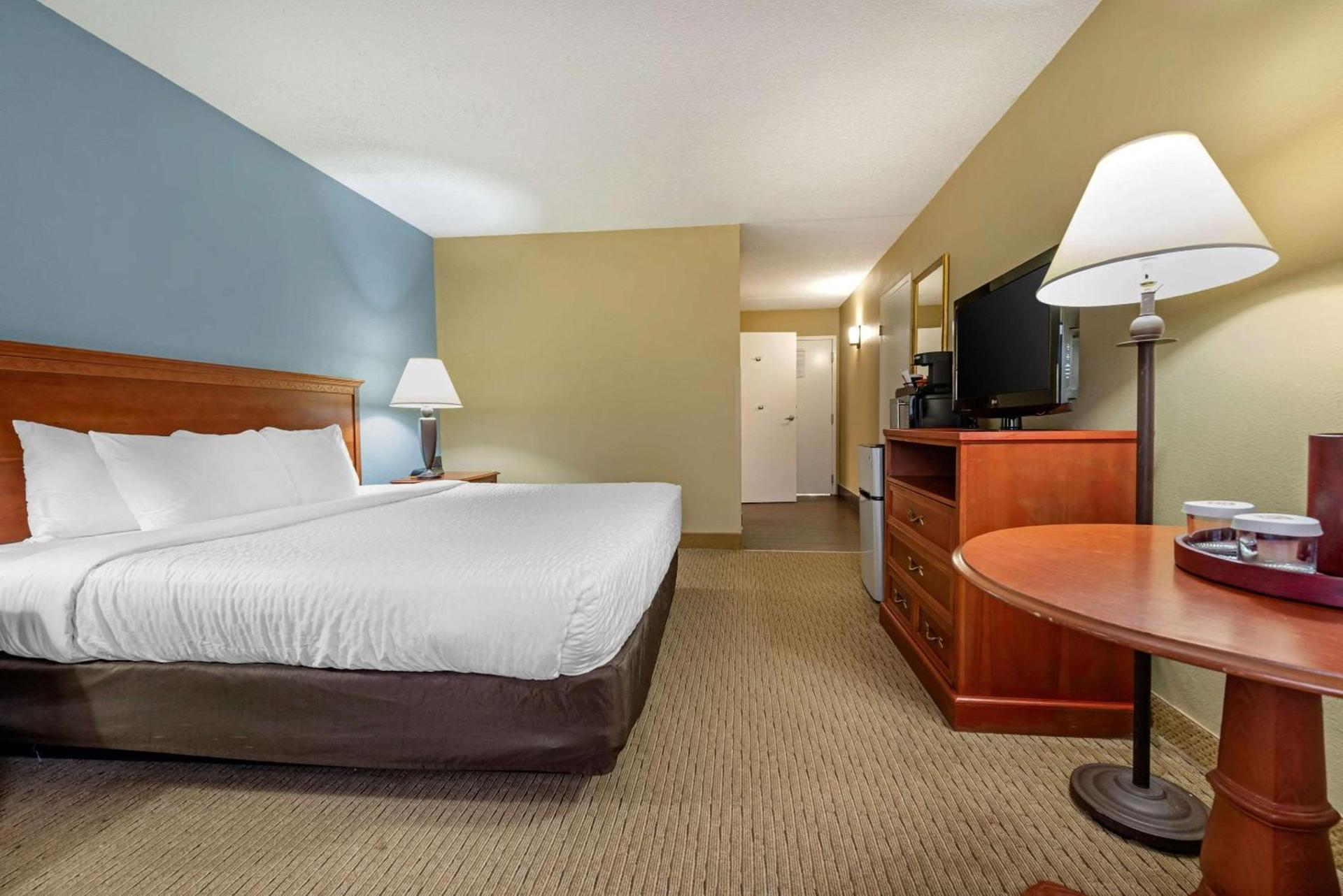 Clarion Hotel Conference Center Lexington North photo 8
