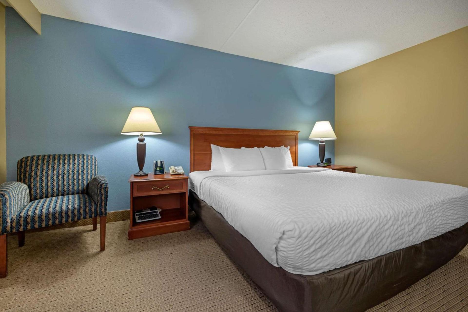 Clarion Hotel Conference Center Lexington North photo 10