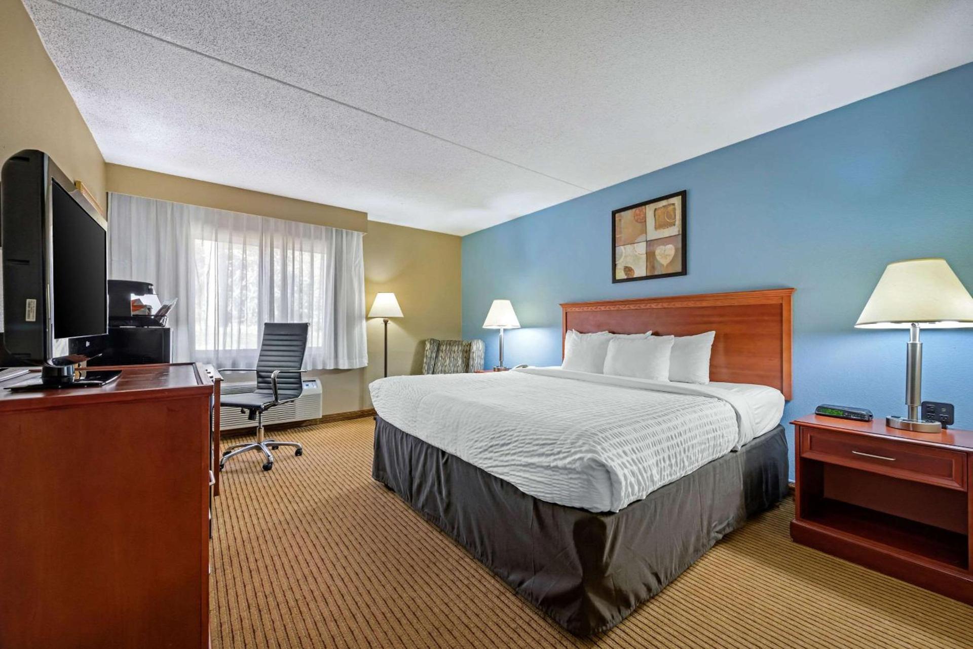 Clarion Hotel Conference Center Lexington North photo 18