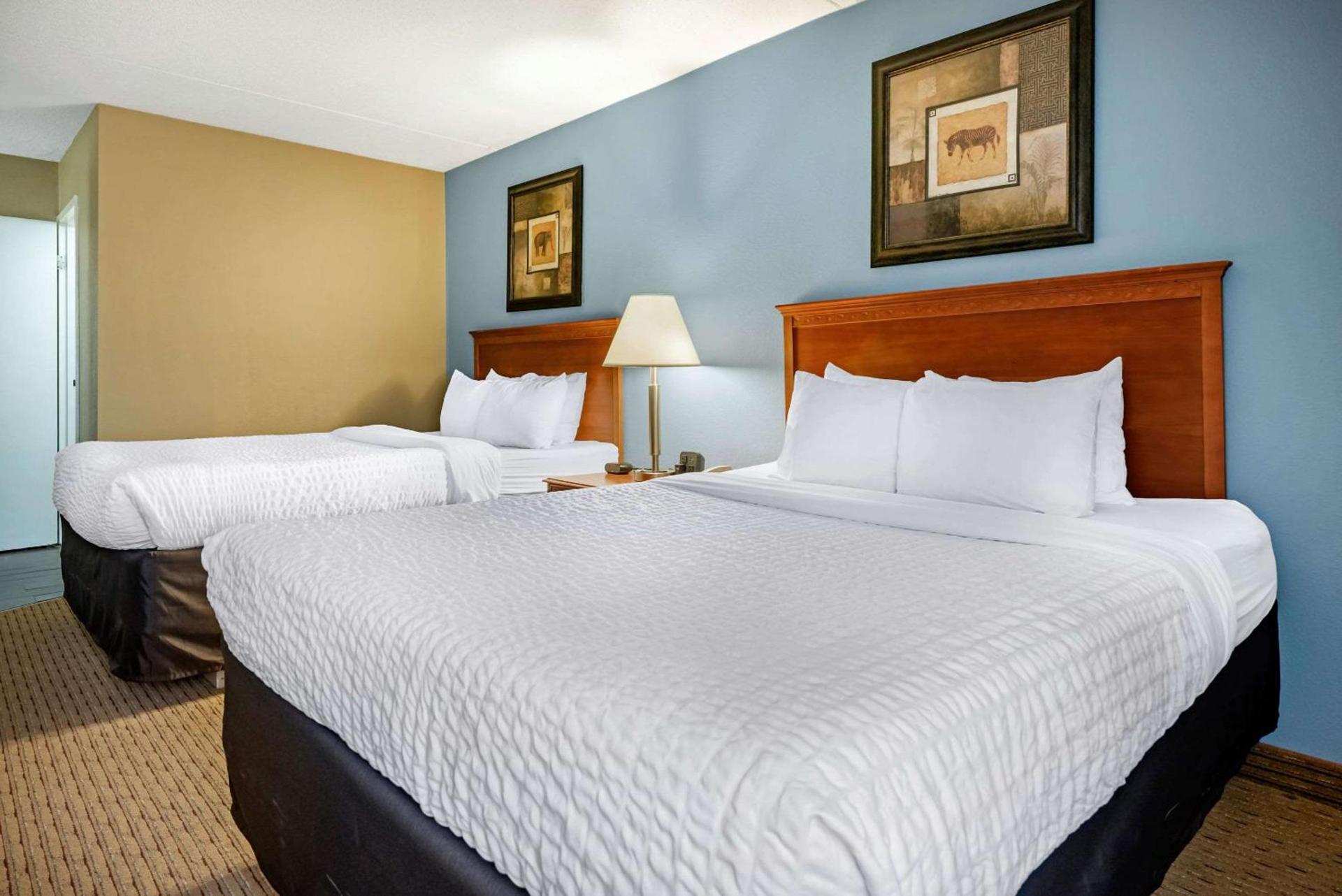 Clarion Hotel Conference Center Lexington North photo 21