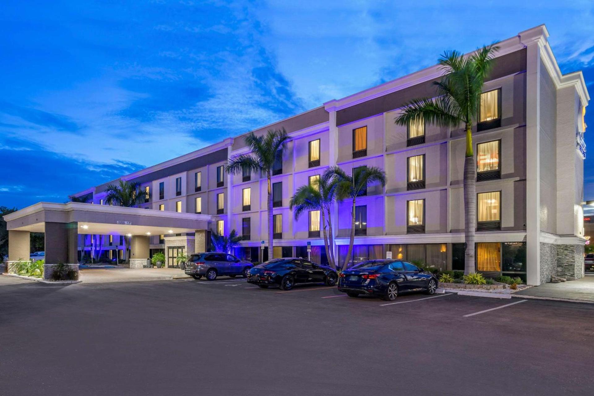 Comfort Inn & Suites St Pete - Clearwater International Airport photo 2