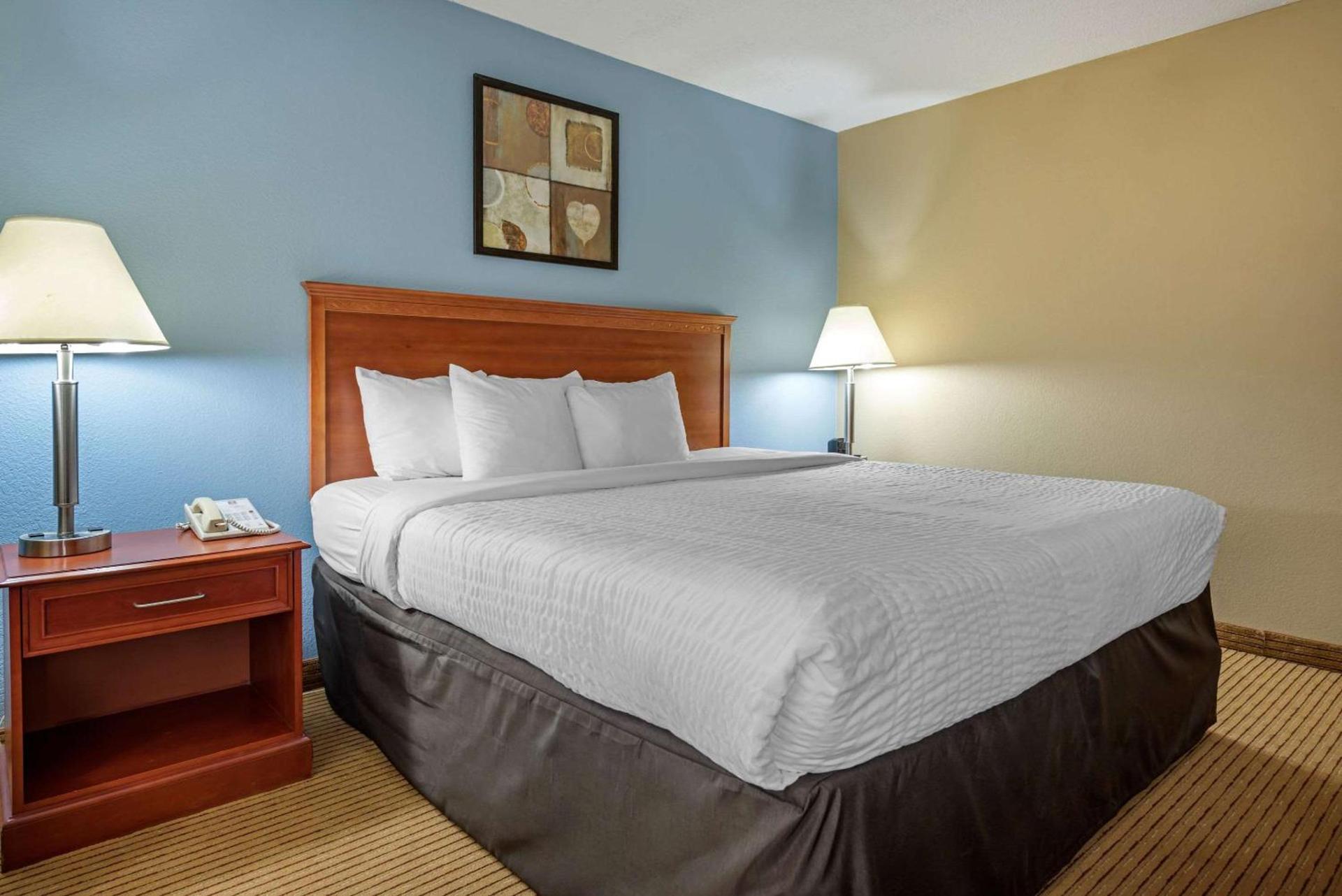 Clarion Hotel Conference Center Lexington North photo 22