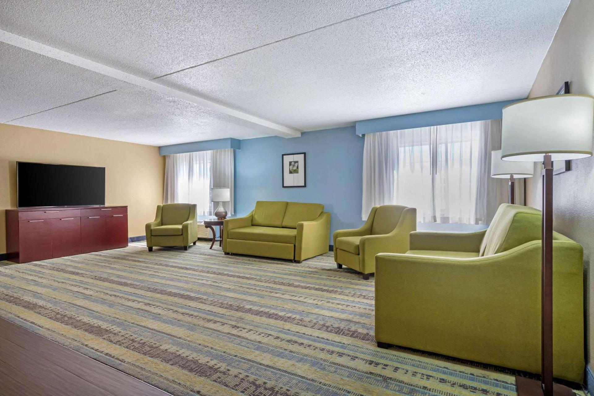 Clarion Hotel Conference Center Lexington North photo 25