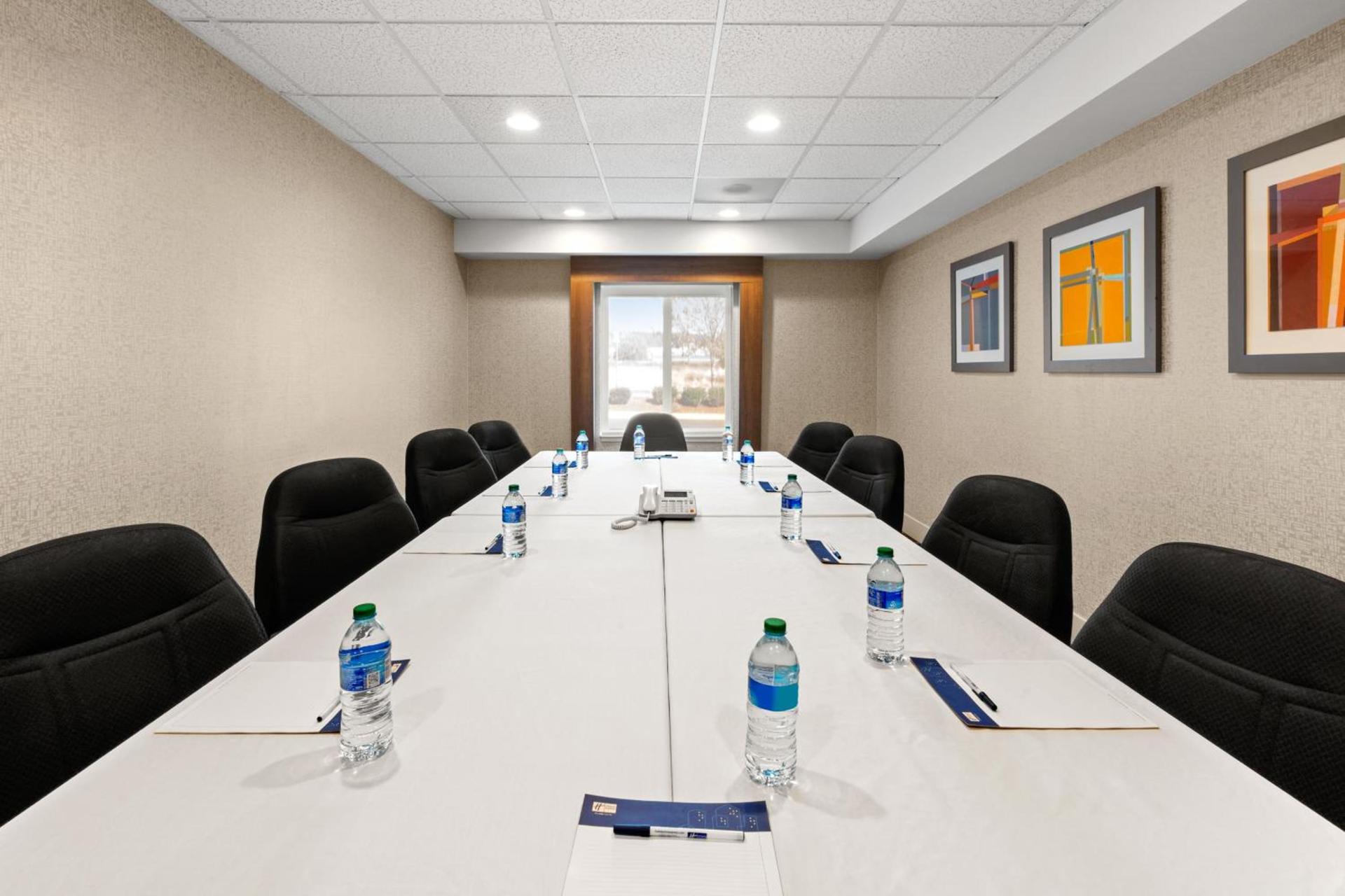 Holiday Inn Express and Suites Sumner by IHG photo 12