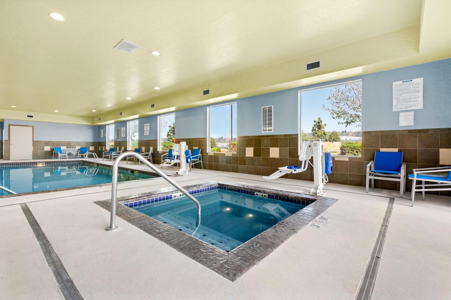 Holiday Inn Express and Suites Sumner by IHG photo 13