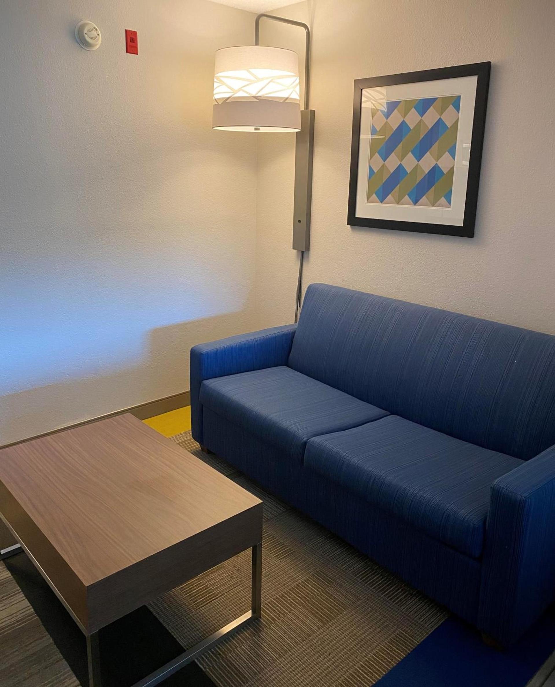 Holiday Inn Express & Suites Columbia-I-26 @ Harbison Blvd by IHG photo 12