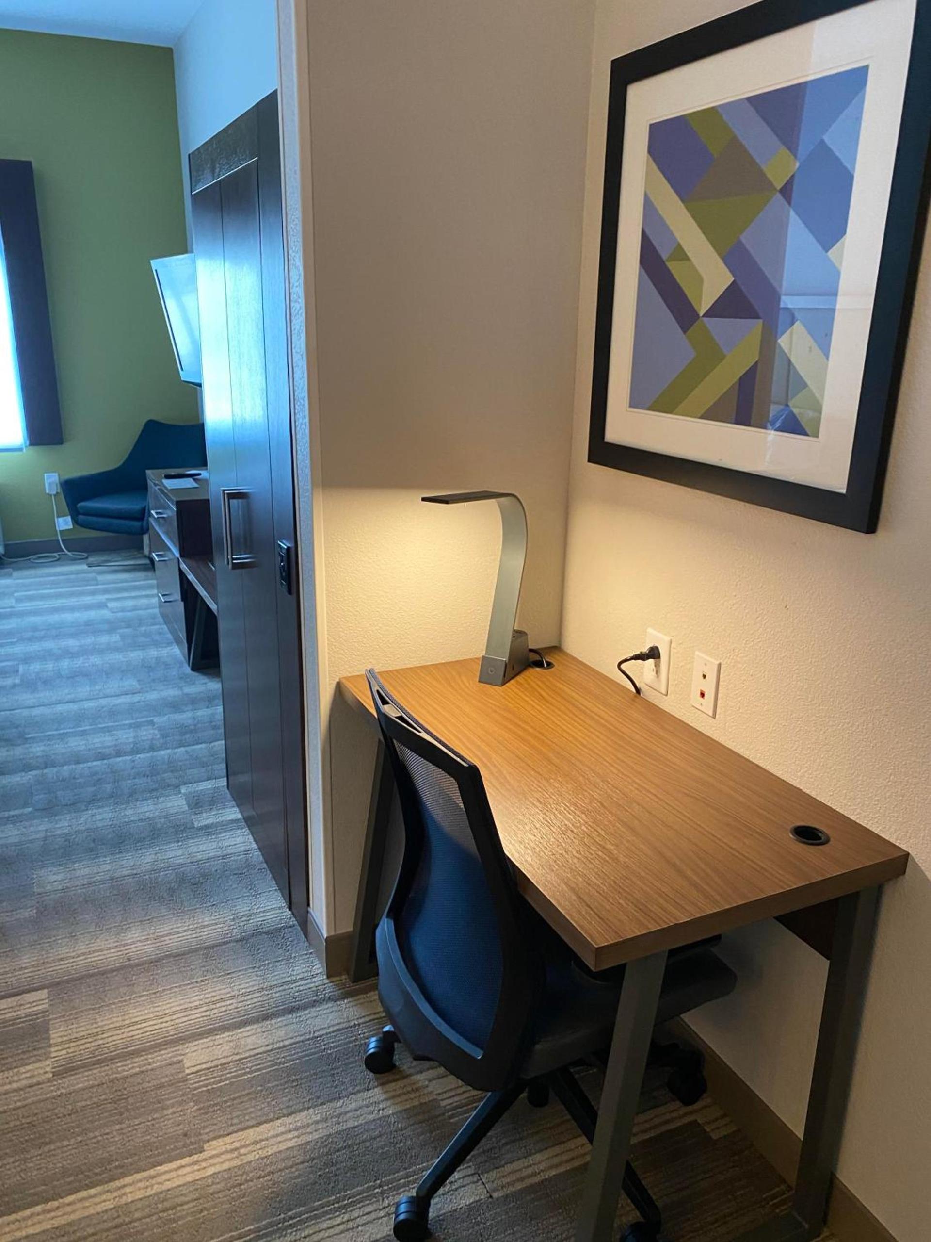 Holiday Inn Express & Suites Columbia-I-26 @ Harbison Blvd by IHG photo 11