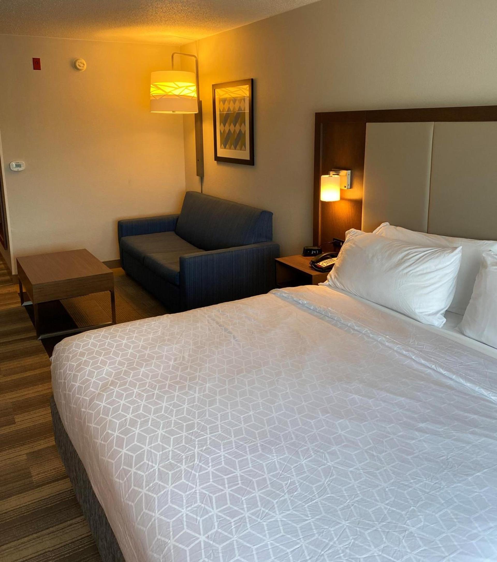 Holiday Inn Express & Suites Columbia-I-26 @ Harbison Blvd by IHG photo 10