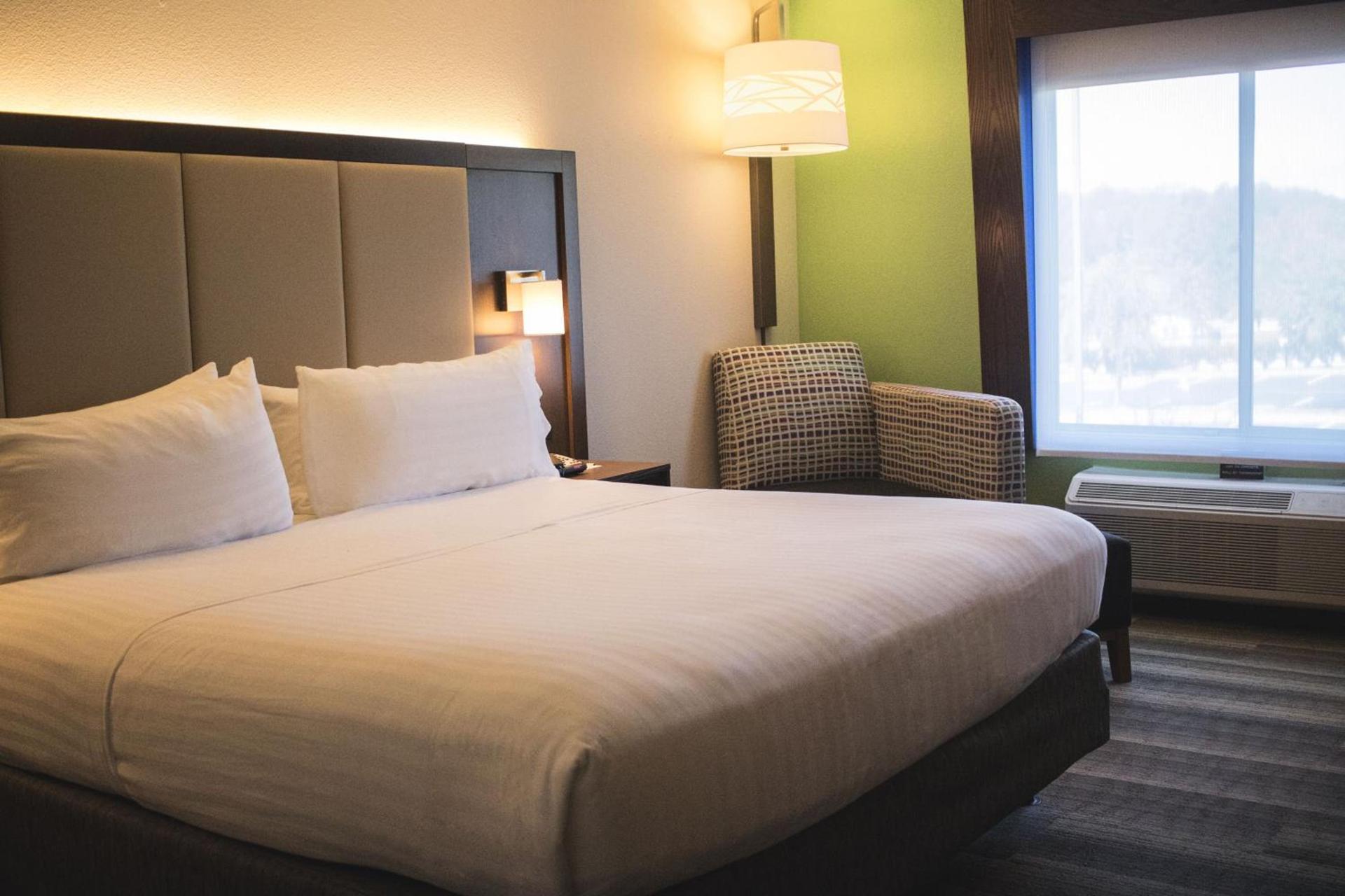 Holiday Inn Express & Suites Columbia-I-26 @ Harbison Blvd by IHG photo 2