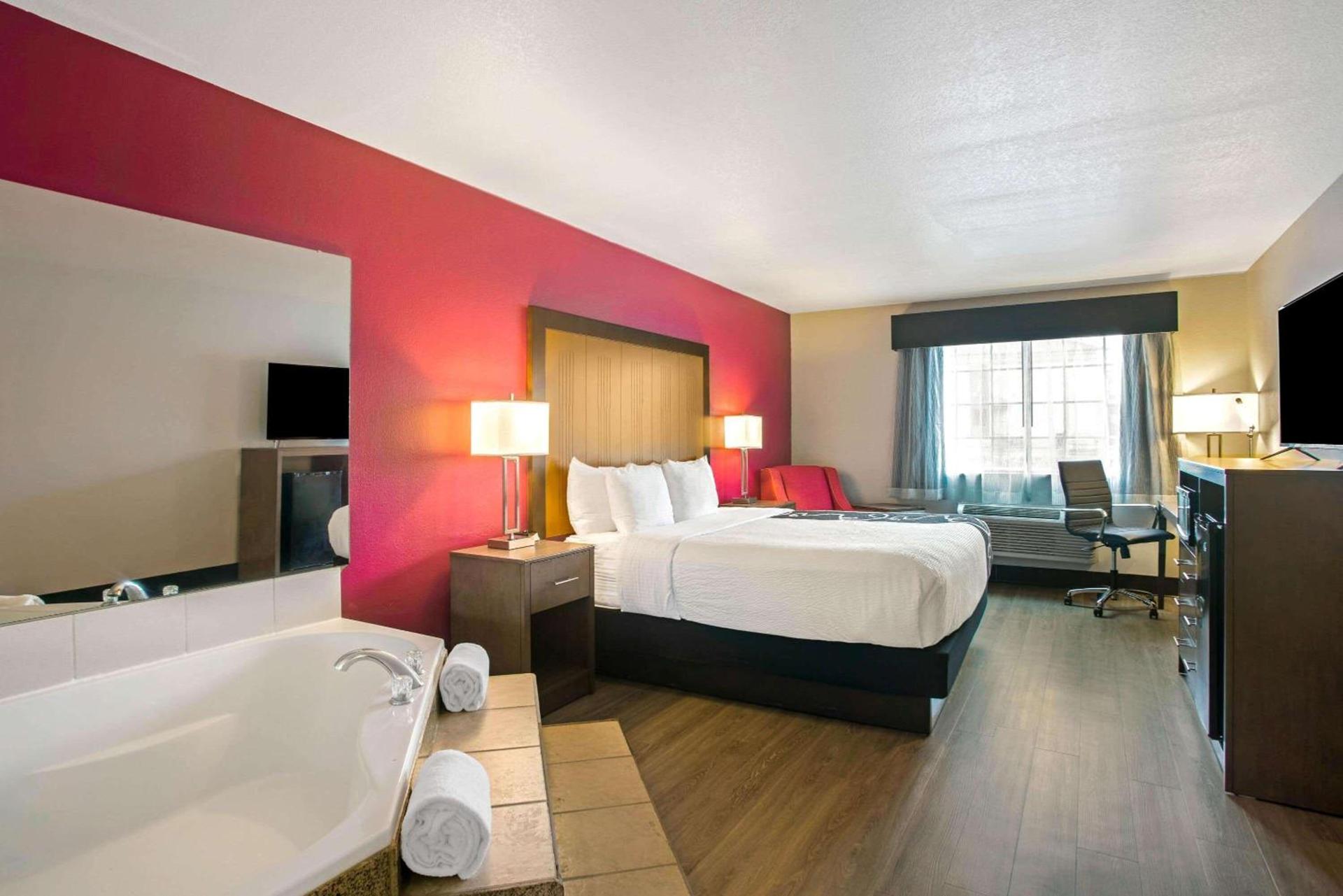 La Quinta by Wyndham Fort Smith photo 25