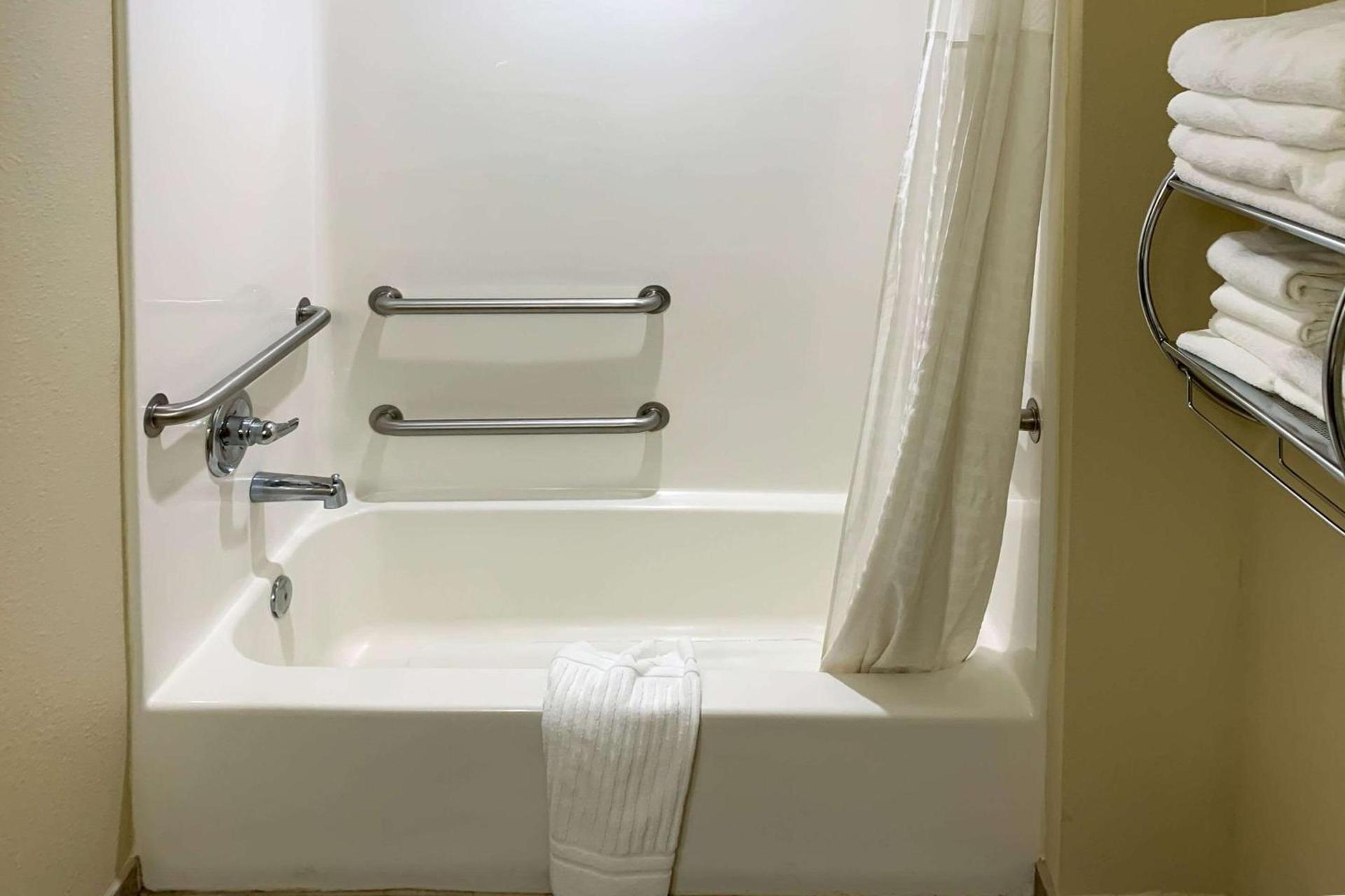 Comfort Inn Pittsburgh Crafton photo 16