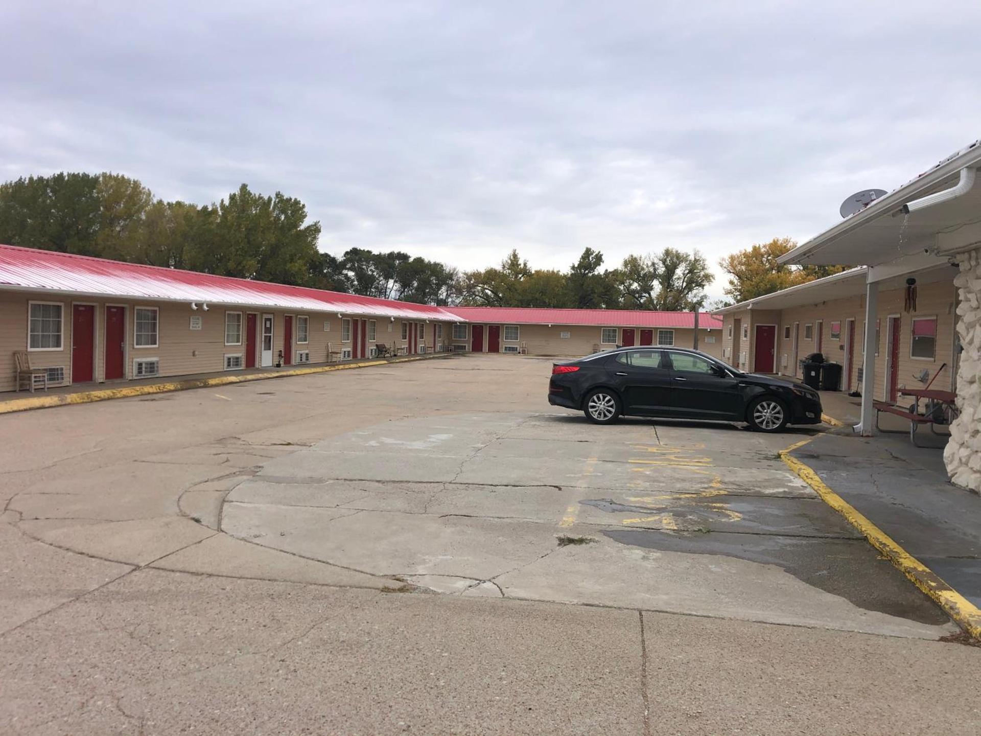 Big 12 Motel Broken Bow NE photo 16