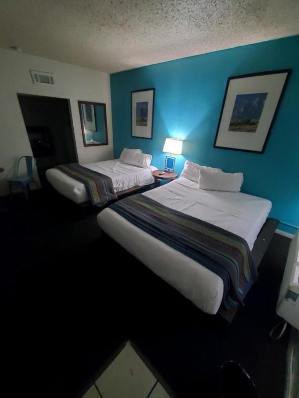 Desert Hills Motel photo 43