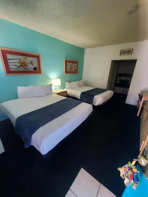 Desert Hills Motel photo 32