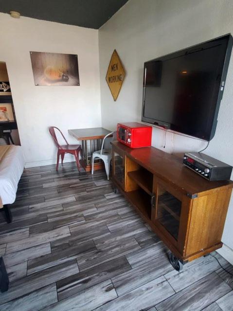 Desert Hills Motel photo 55