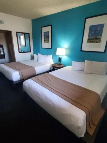 Desert Hills Motel photo 36