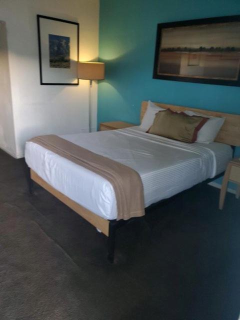 Desert Hills Motel photo 38