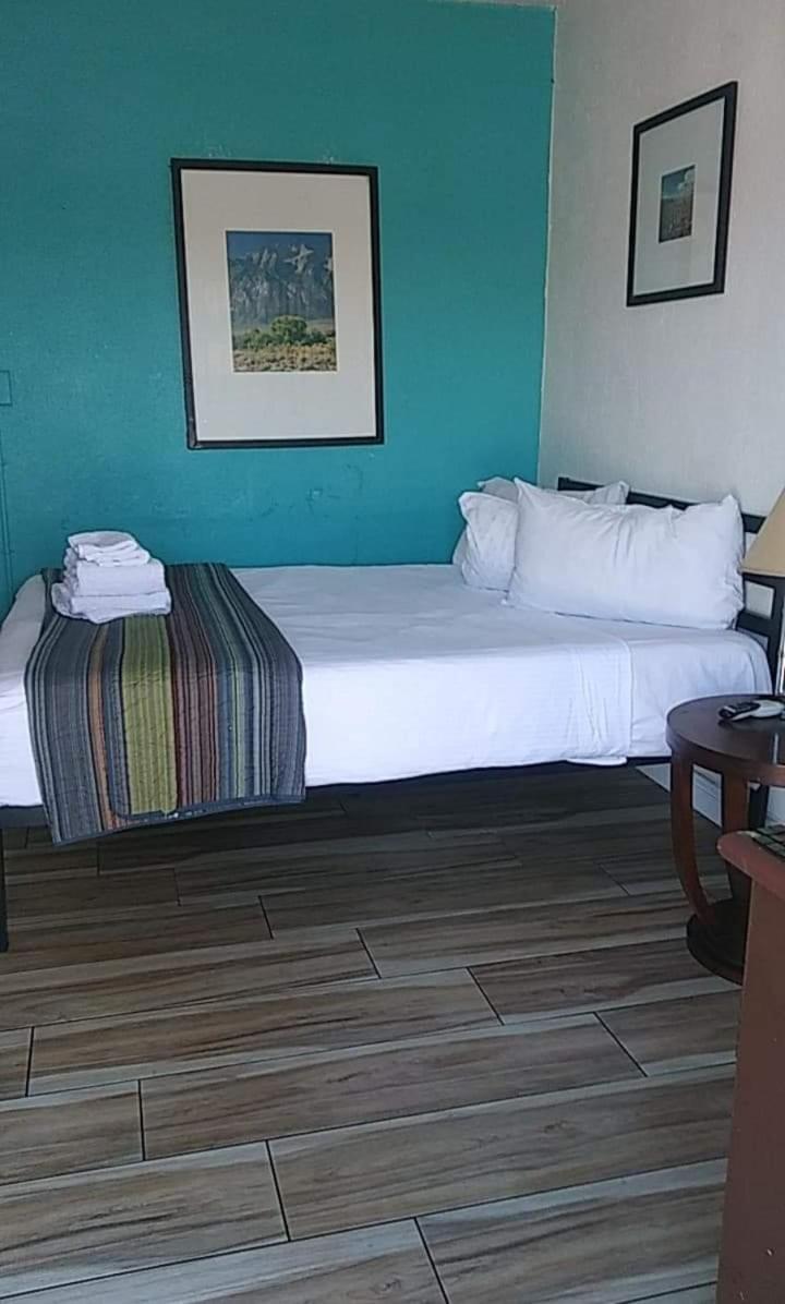 Desert Hills Motel photo 47
