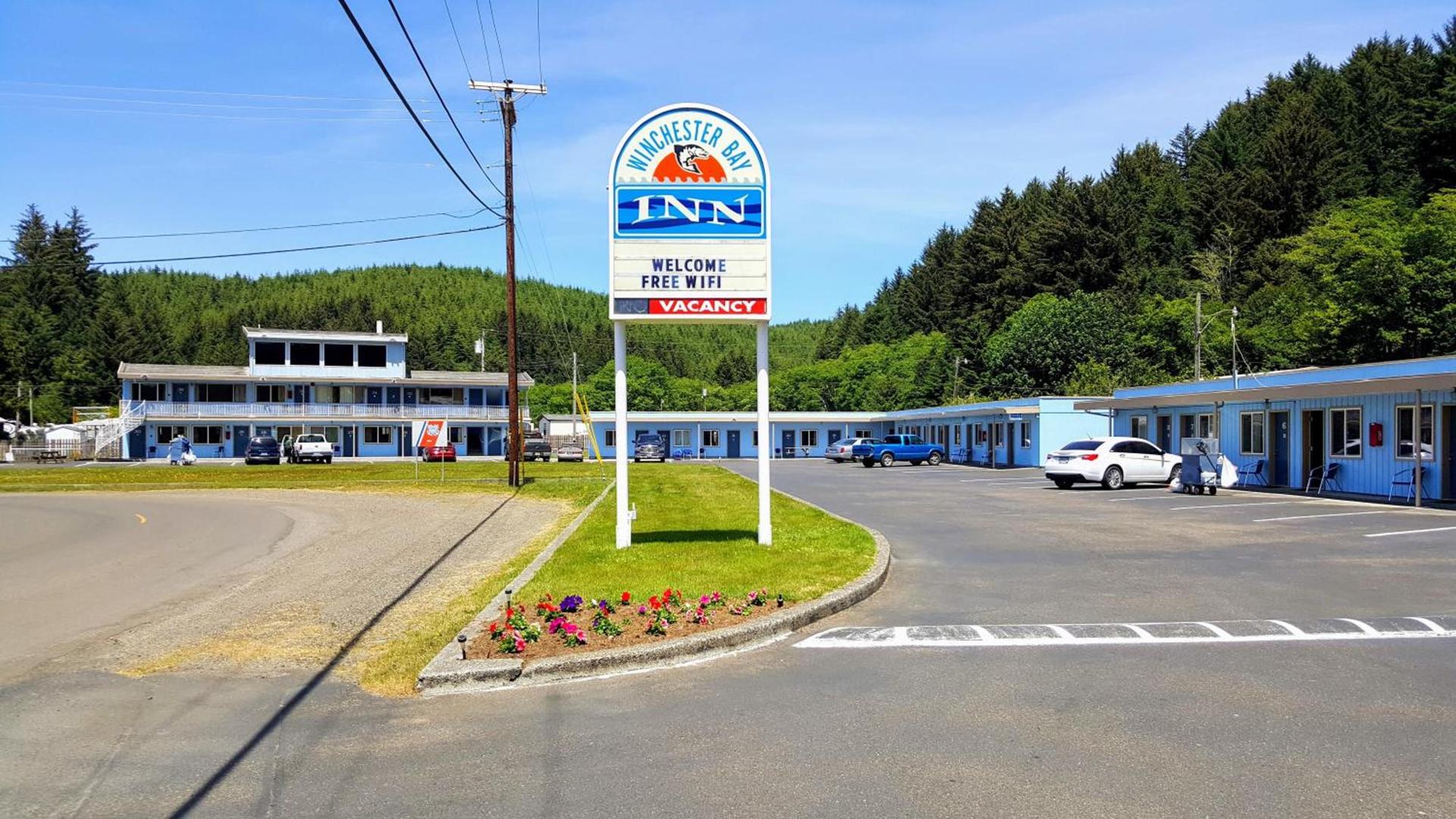 Winchester Bay Inn photo 11