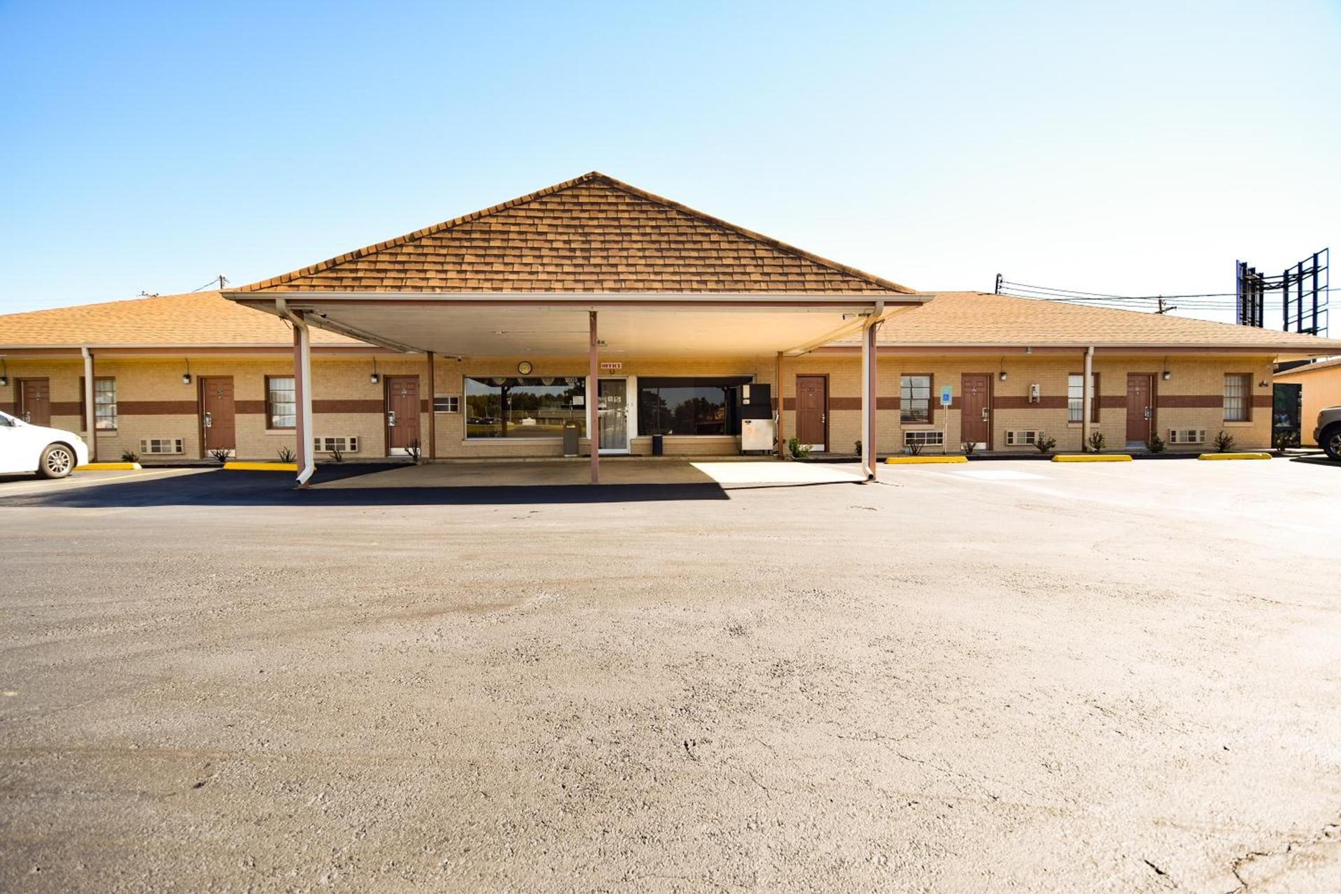 Economy Inn Beebe photo 1