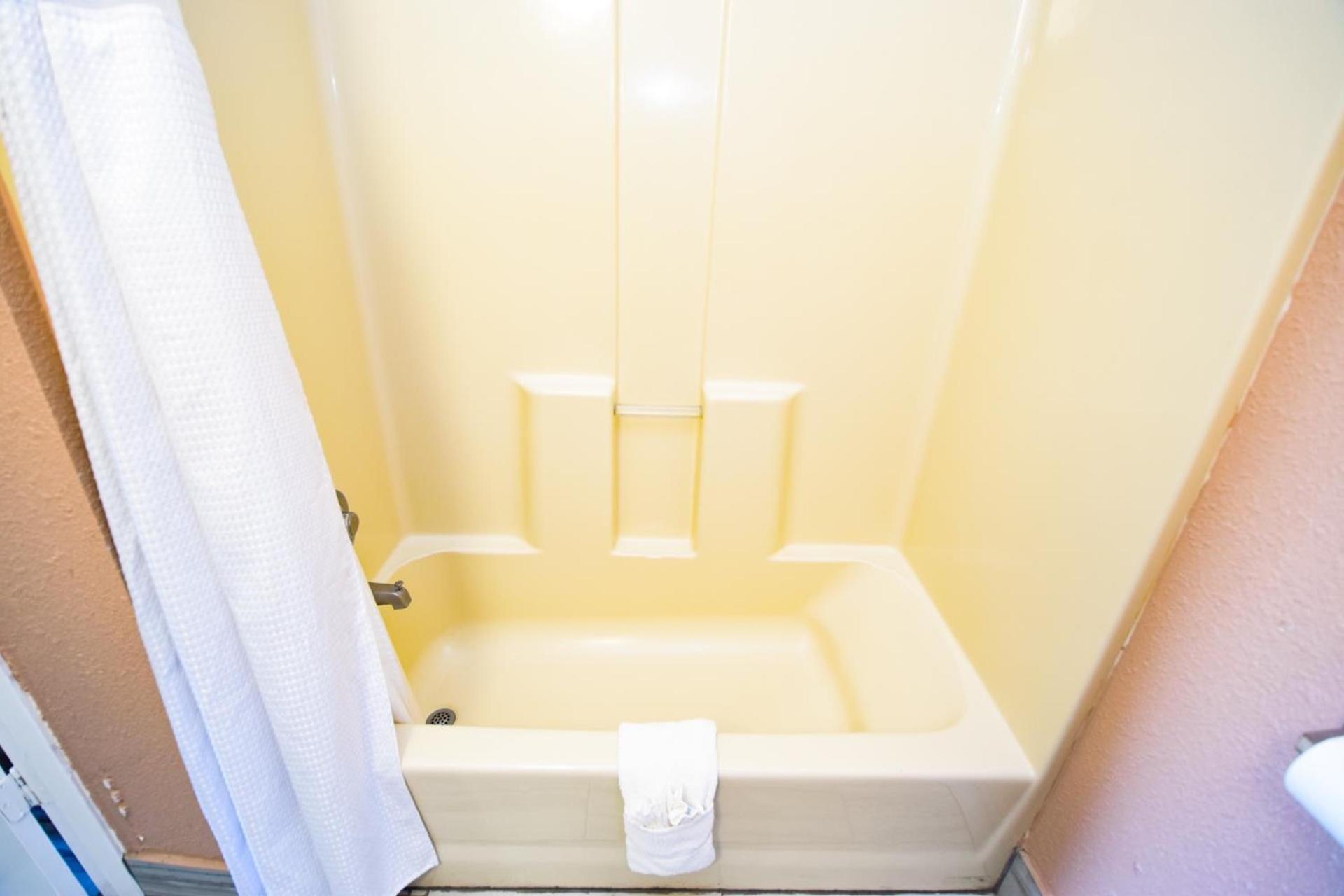 Economy Inn Beebe photo 8