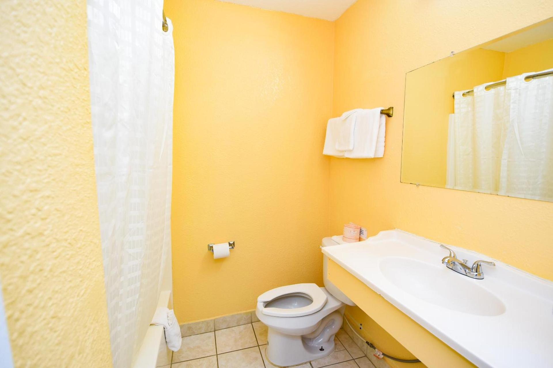Economy Inn Beebe photo 12