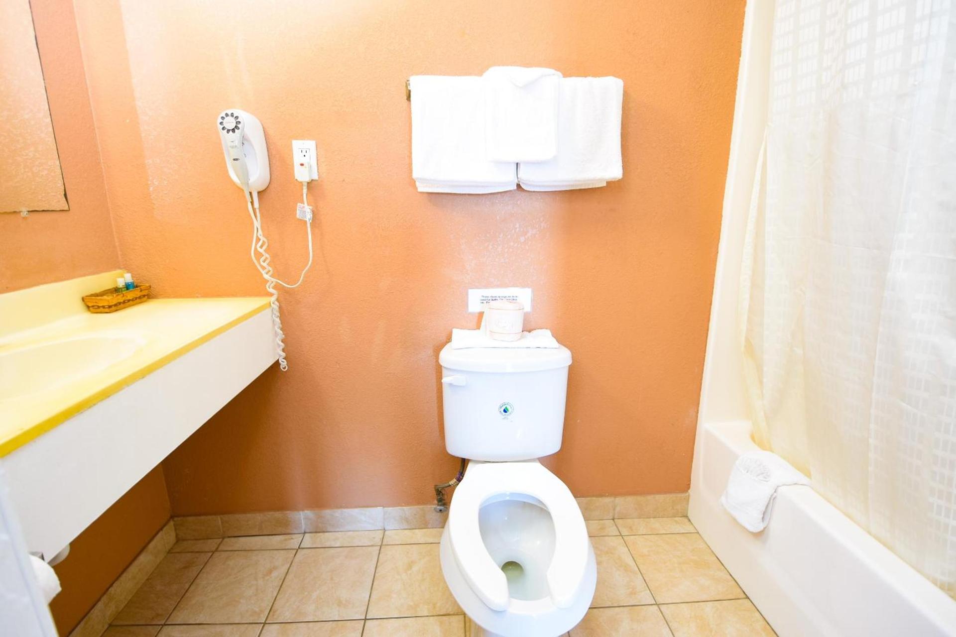 Economy Inn Beebe photo 21