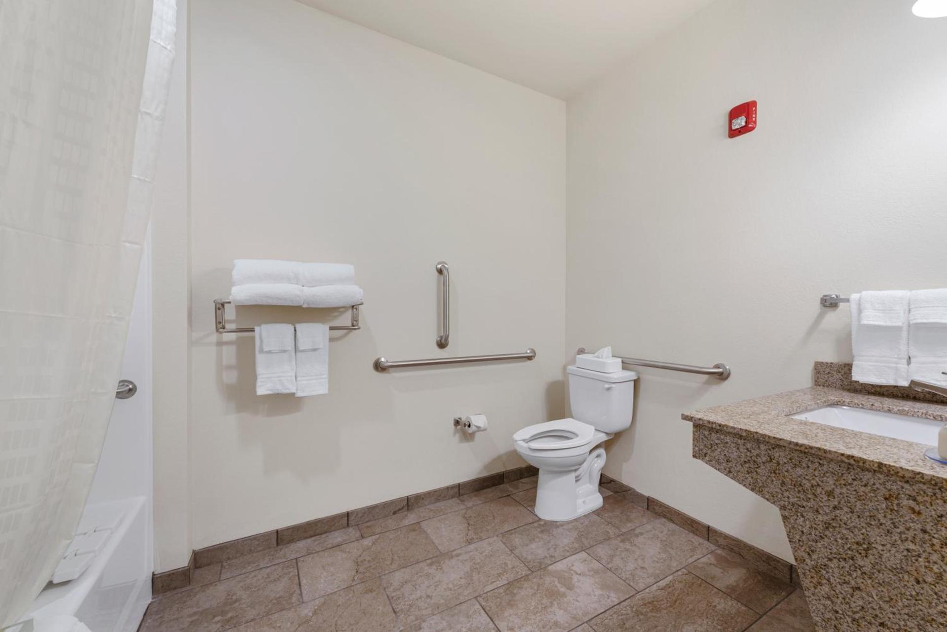 Cobblestone Hotel & Suites - Austin photo 3