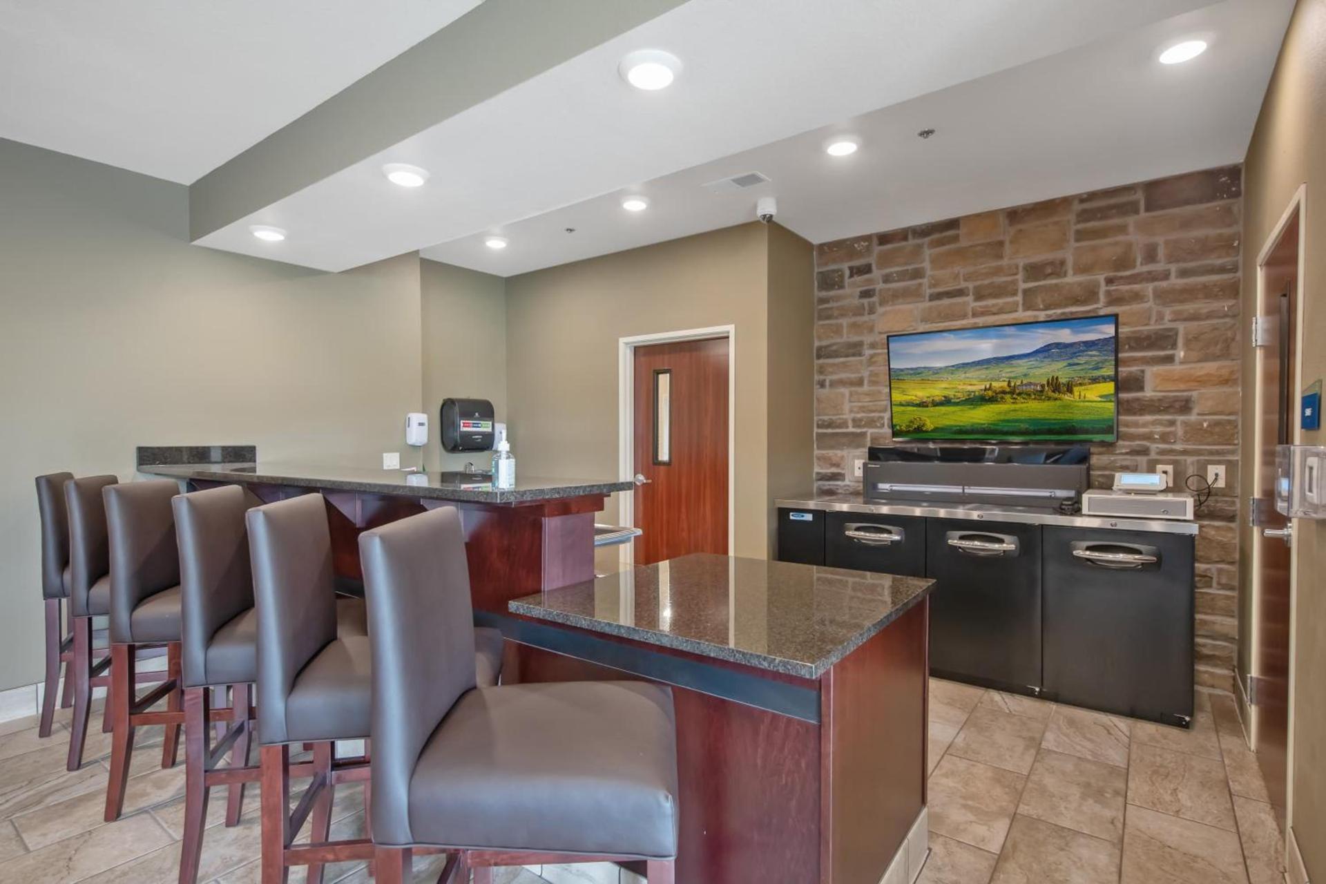 Cobblestone Hotel & Suites - Austin photo 60