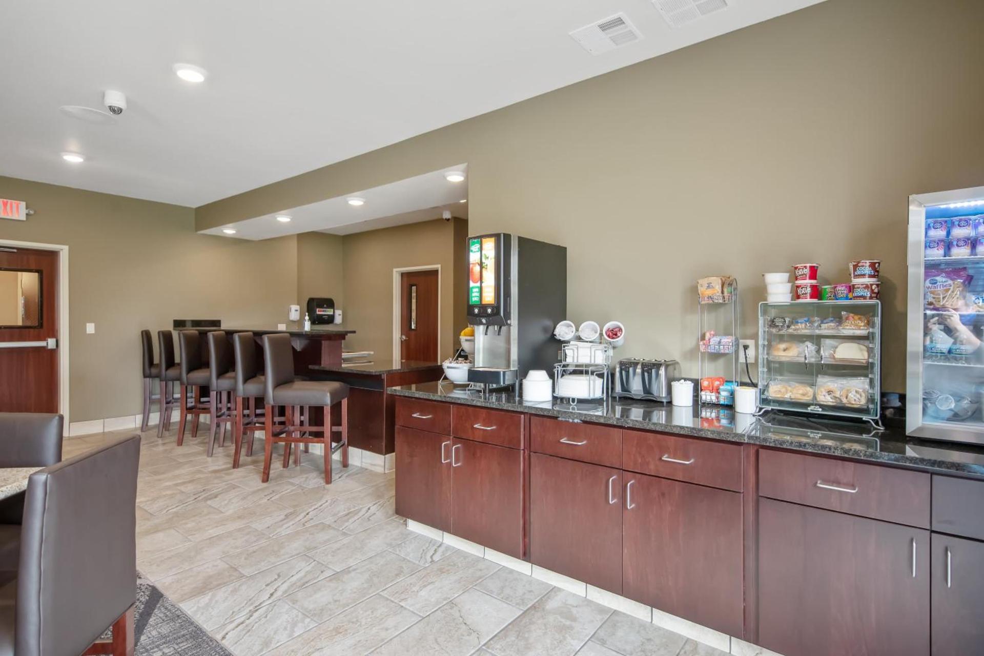 Cobblestone Hotel & Suites - Austin photo 31