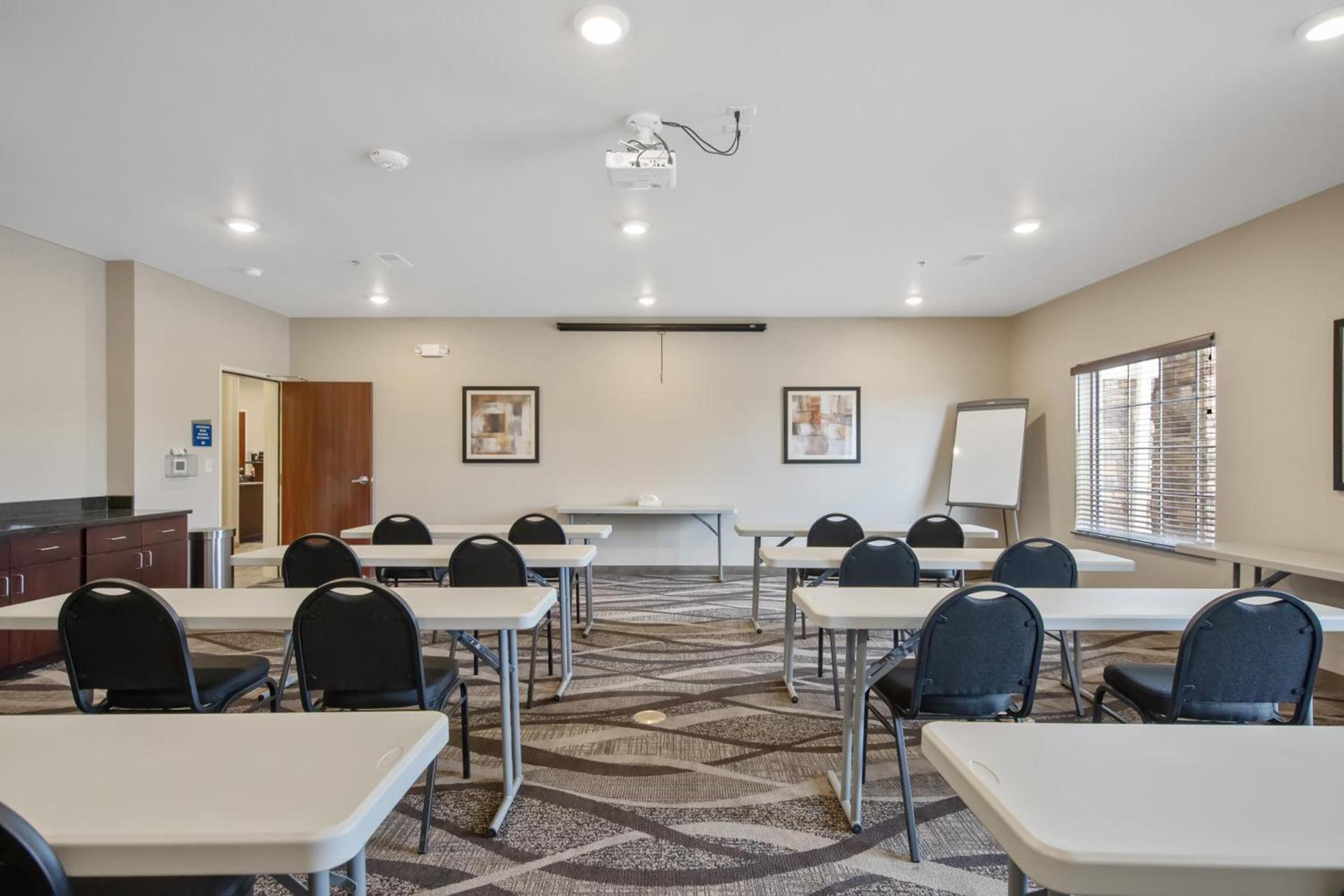 Cobblestone Hotel & Suites - Austin photo 19