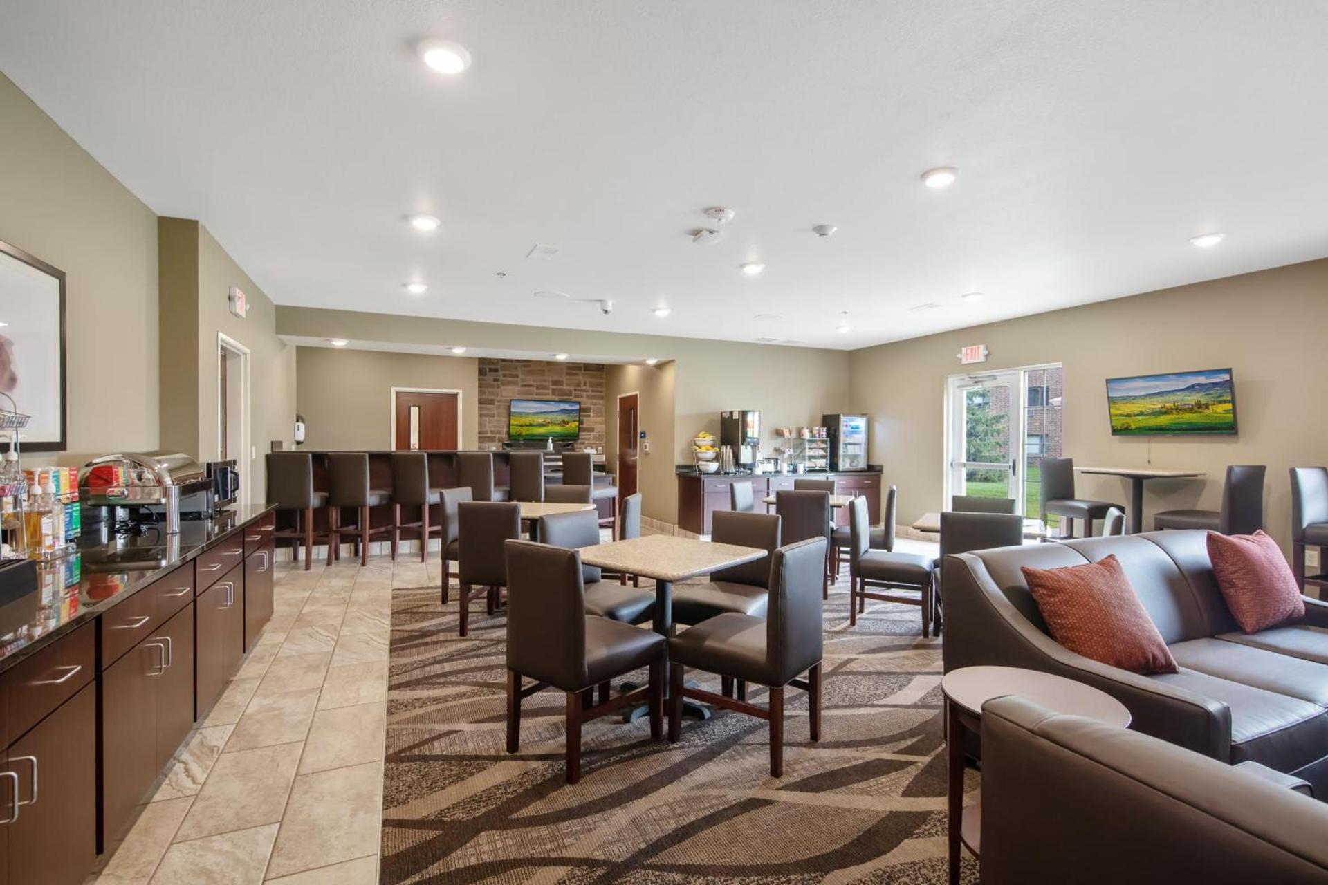 Cobblestone Hotel & Suites - Austin photo 9