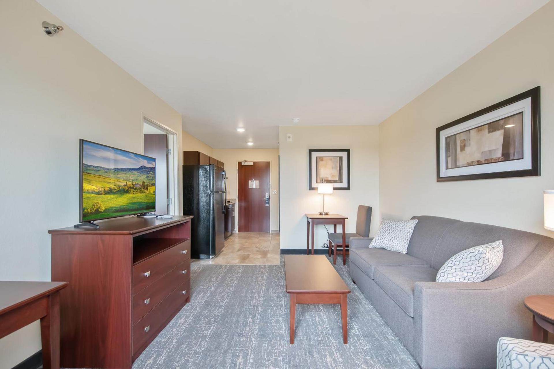 Cobblestone Hotel & Suites - Austin photo 7