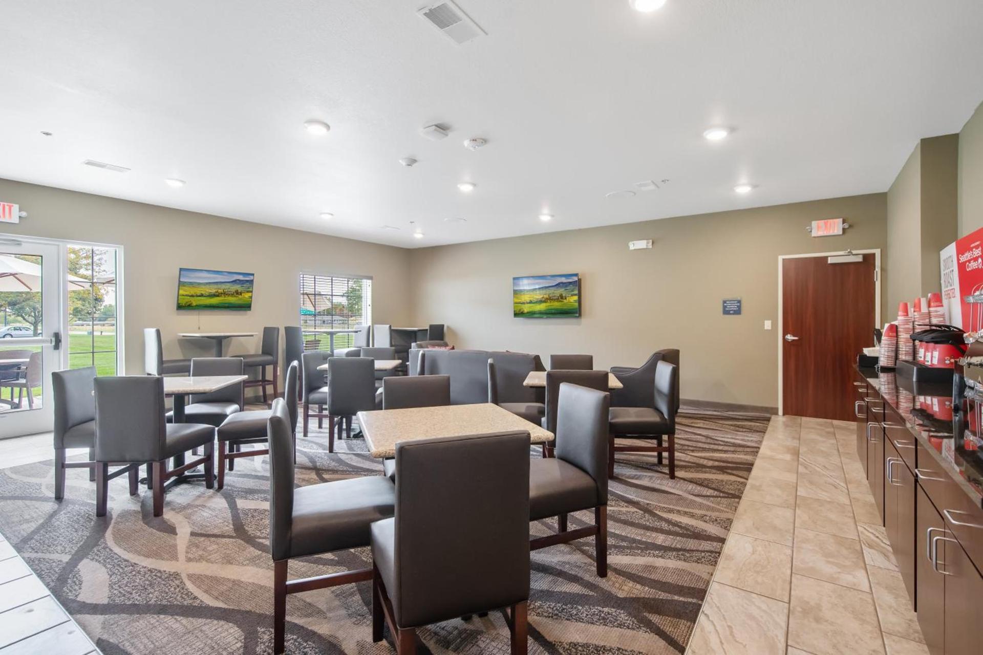 Cobblestone Hotel & Suites - Austin photo 17