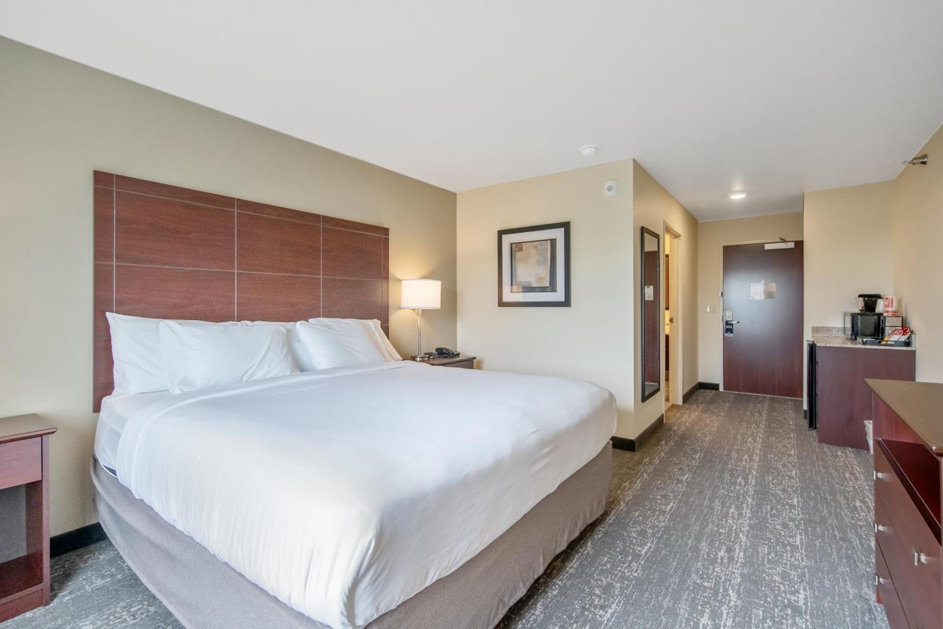 Cobblestone Hotel & Suites - Austin photo 16