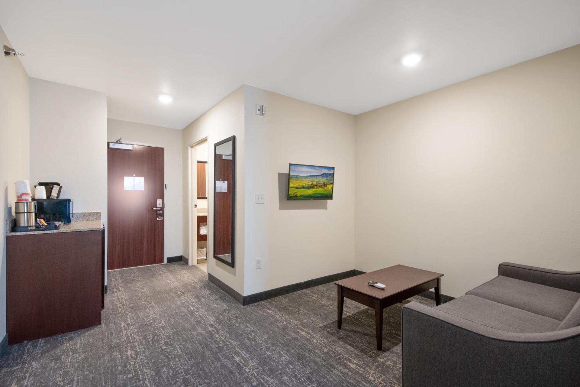Cobblestone Hotel & Suites - Austin photo 24