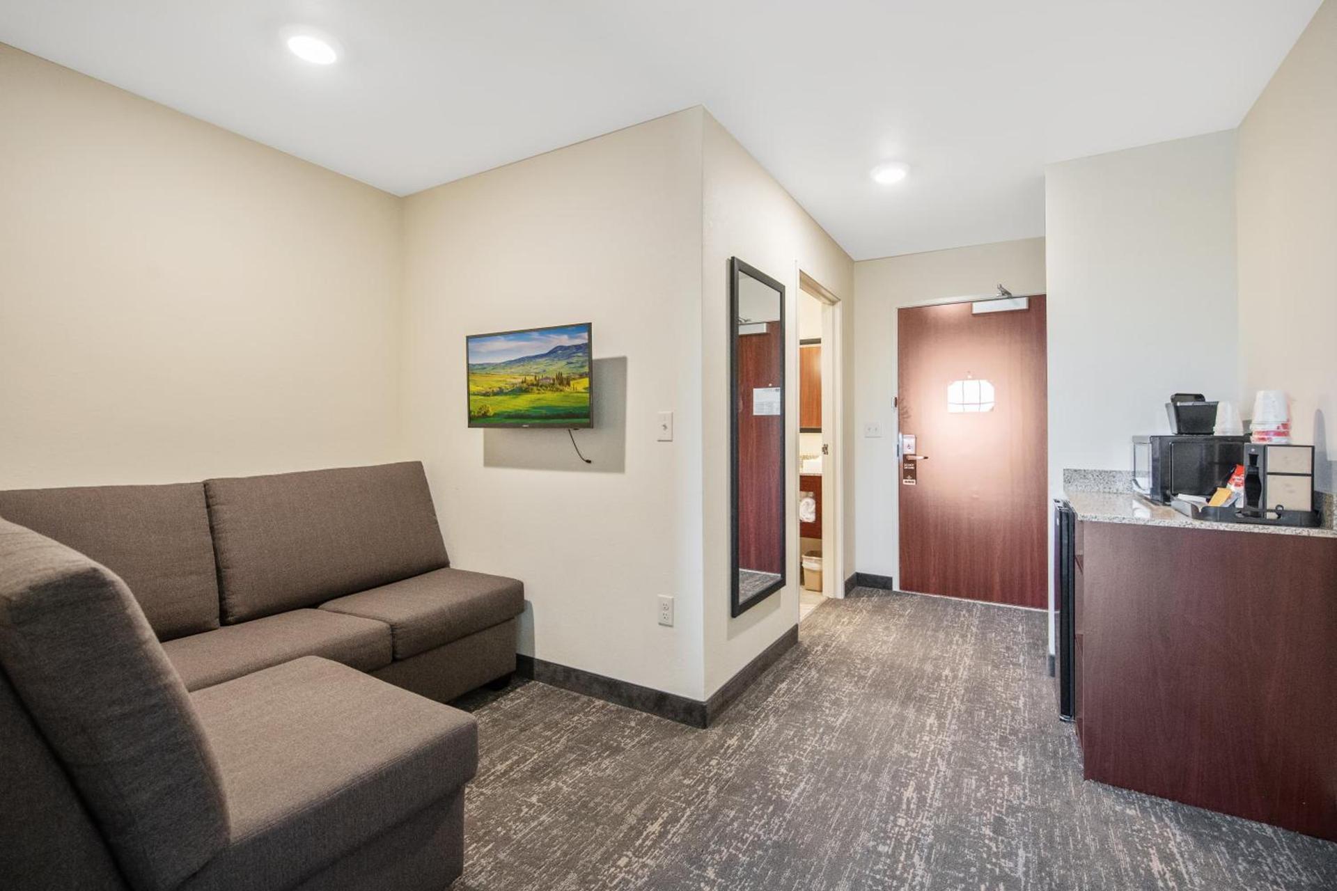 Cobblestone Hotel & Suites - Austin photo 37
