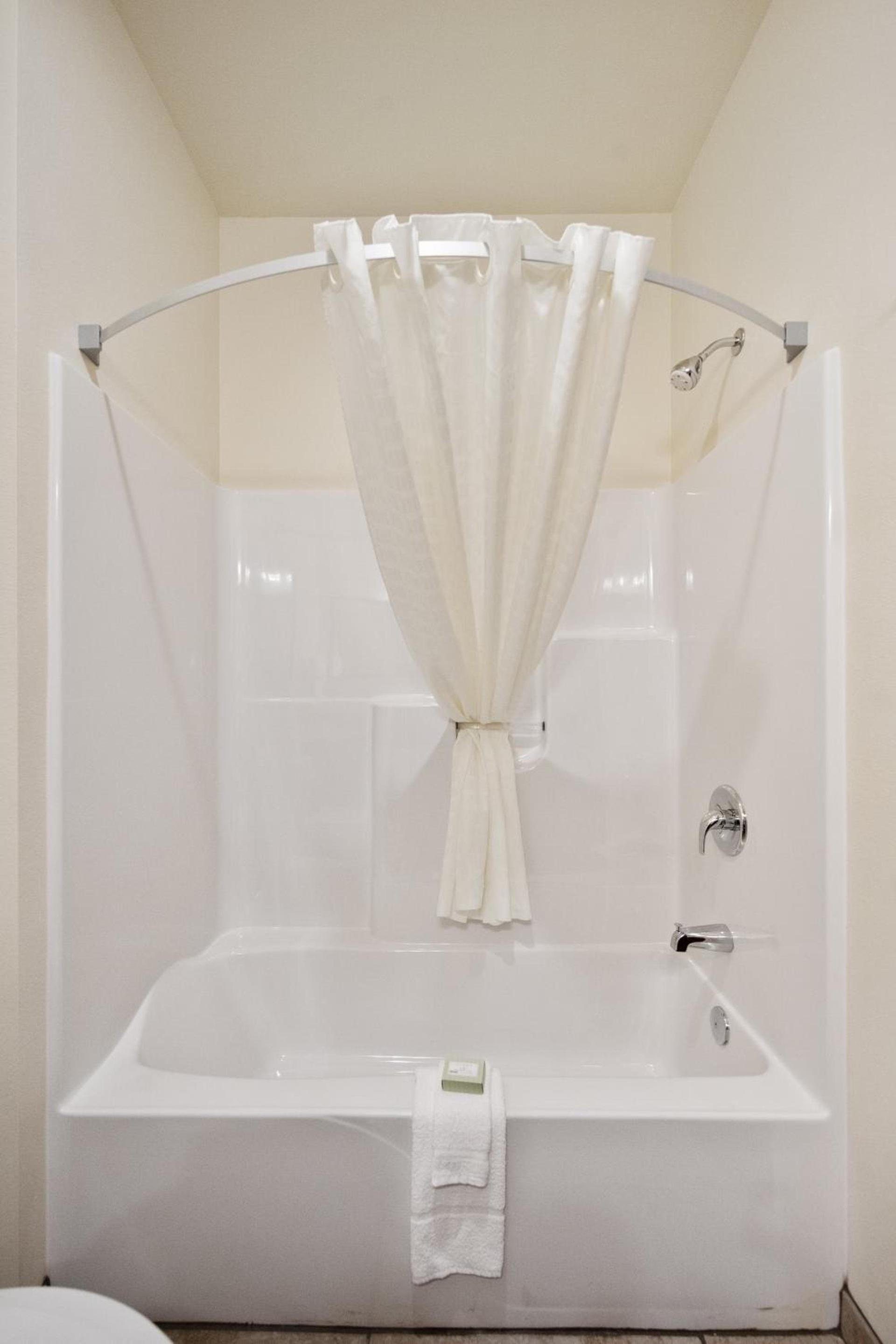 Cobblestone Hotel & Suites - Austin photo 39