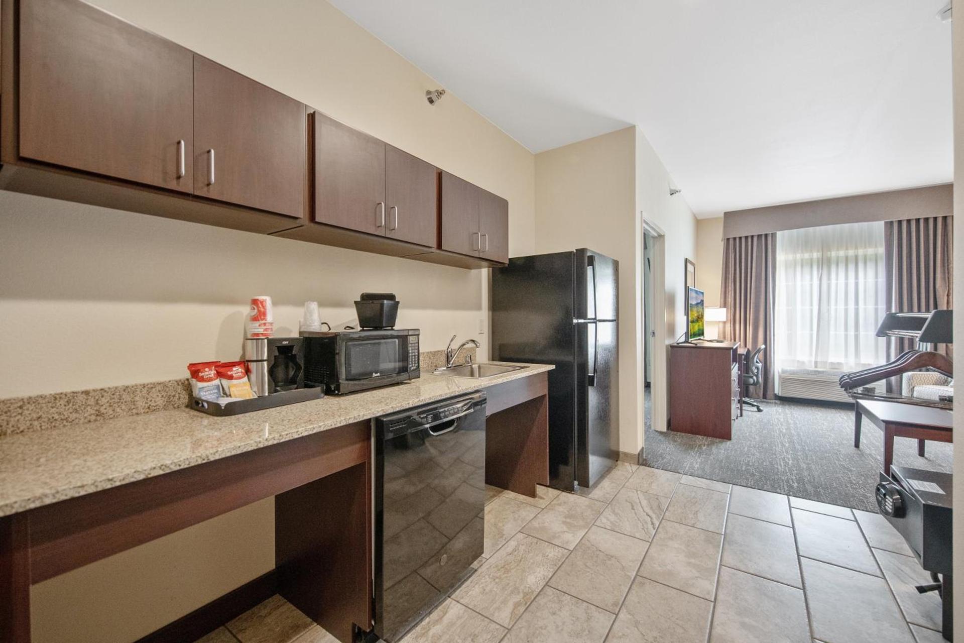 Cobblestone Hotel & Suites - Austin photo 55