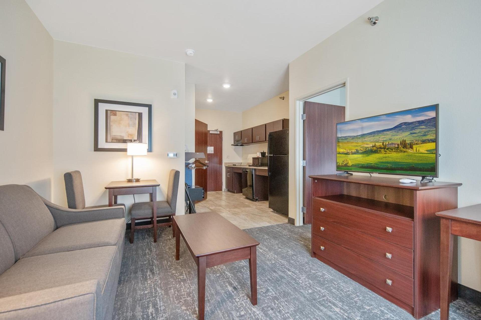 Cobblestone Hotel & Suites - Austin photo 46