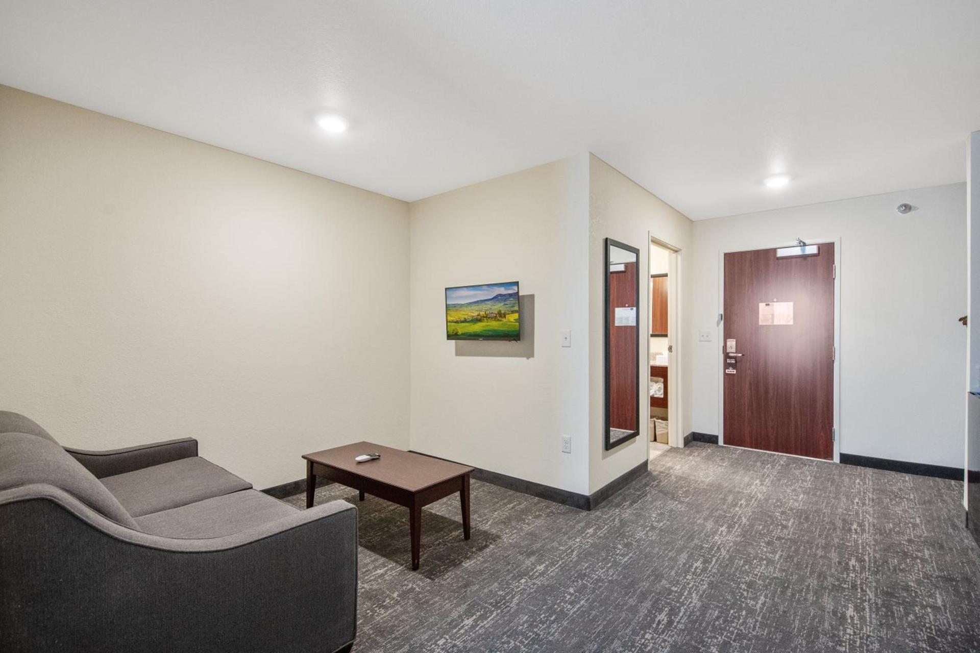 Cobblestone Hotel & Suites - Austin photo 52