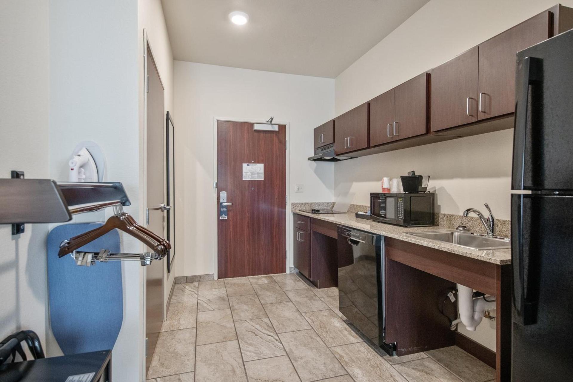 Cobblestone Hotel & Suites - Austin photo 54