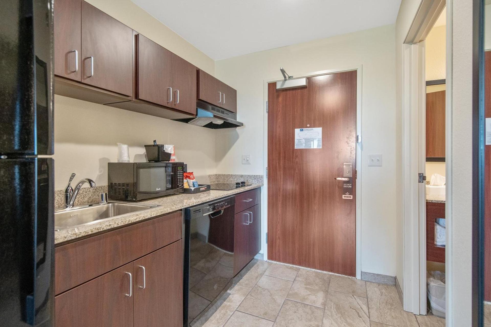 Cobblestone Hotel & Suites - Austin photo 59