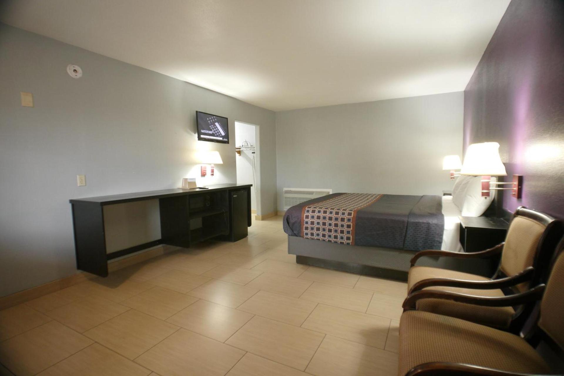 Texas Inn McAllen Airport photo 31